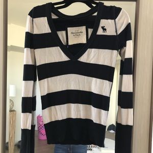 Abercrombie stripped long sleeve light sweater